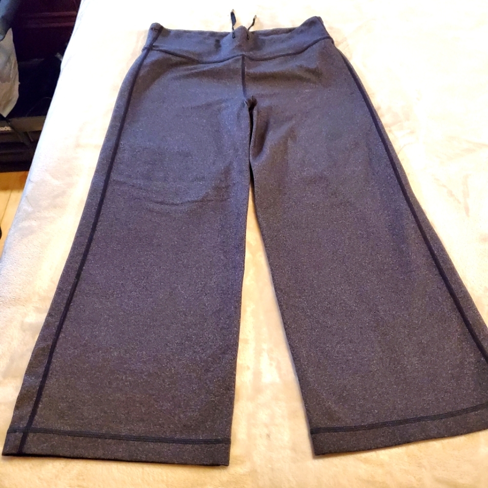 ⬇️ Lululemon wide leg capris